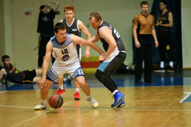 Orenburg, Rusya - 13-16 Haziran 2019 yıl: Erkekler basketbol oynuyor