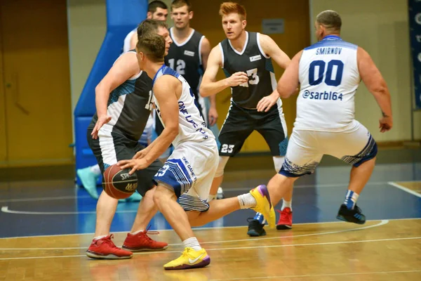 Orenburg, Rusya - 13-16 Haziran 2019 yıl: Erkekler basketbol oynuyor — Stok fotoğraf