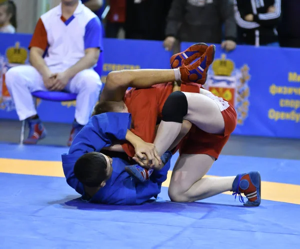 Orenburg, Rússia - 16 de fevereiro de 2019: Competições de meninos Sambo — Fotografia de Stock