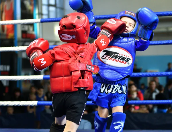 Orenburg, Russia - October 20, 2019: Boys compete in Thai boxing — Stock Photo, Image