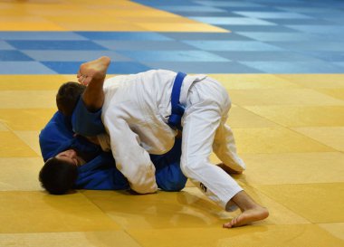 Orenburg, Rusya Federasyonu - 21 Ekim 2017: Boys V. S. Çernomirdin anısına adanmış kız ve erkek çocuklar arasında tüm Rus Judo turnuvasında Judo rekabet