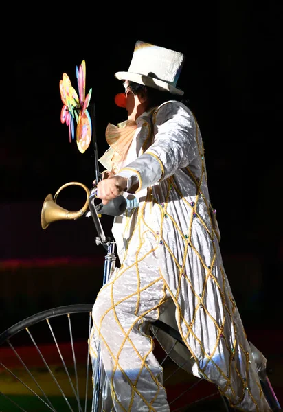 2019年10月12日 俄罗斯奥伦堡 小丑在马戏团表演 — 图库照片