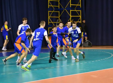 Orenburg, Rusya - 12 Şubat 2018: Orenburg 'un ilk valisi Ivan Ivanovich Neplueva anısına erkekler hentbol uluslararası hentbol turnuvasında oynuyor