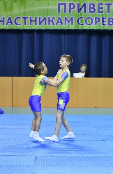 Orenburg Rosja Maja 2017 Roku Chłopcy Rywalizują Akrobacji Sportowej Open — Zdjęcie stockowe