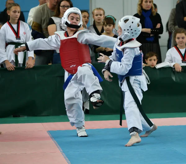 Orenburg Russia October 2019 Αγόρια Διαγωνίζονται Στο Taekwondo Στο Ανοιχτό — Φωτογραφία Αρχείου