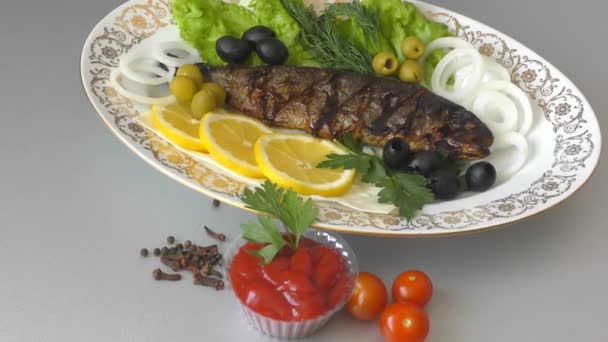 Forel Mediterrane Keuken Met Verse Groenten — Stockvideo