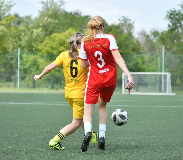 オレンブルク ロシア 6月2019年 女の子は ロシアの日に捧げサッカー女子トーナメントを再生します — ストック写真