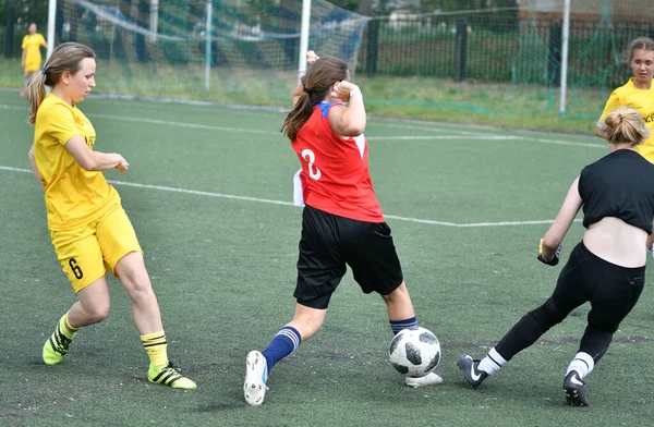 オレンブルク ロシア 6月2019年 女の子は ロシアの日に捧げサッカー女子トーナメントを再生します — ストック写真