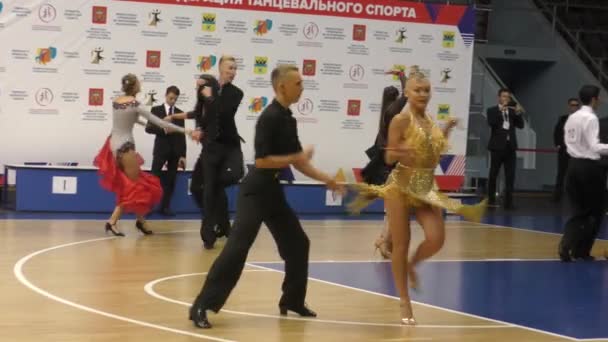2019年11月2日至3日 俄罗斯奥伦堡 女子和青年男子参加奥伦堡市的公开锦标赛和舞蹈比赛 — 图库视频影像