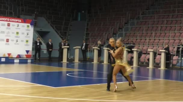 Orenburg Rusko Listopad 2019 Dívka Mladý Muž Soutěžit Sportovních Tancích — Stock video