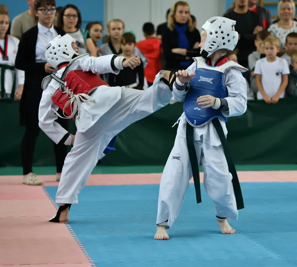 Orenburg Russia October 2019 Αγόρια Διαγωνίζονται Στο Taekwondo Στο Ανοιχτό — Φωτογραφία Αρχείου