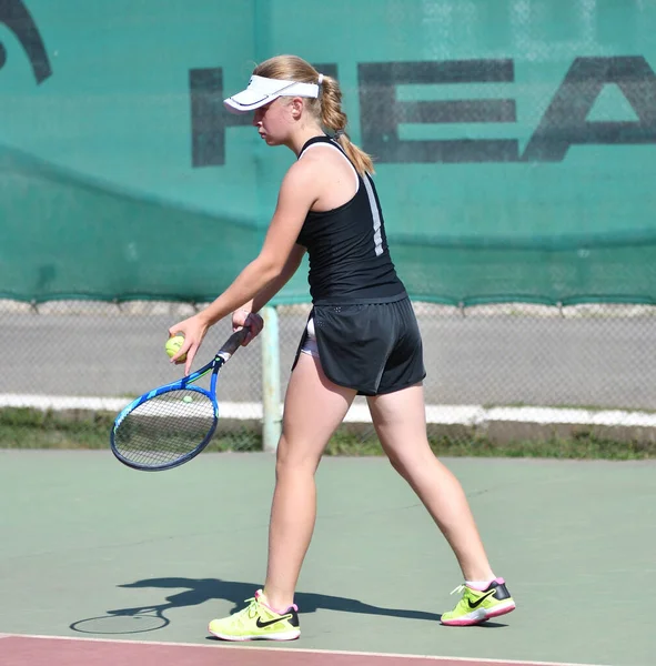 Orenburg Russie Août 2017 Année Jeune Fille Jouant Tennis Sur — Photo