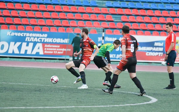 2017年6月8日俄罗斯奥伦堡 男孩在Ckf的公开锦标赛杯踢足球 — 图库照片
