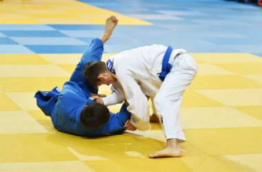 Orenburg, Rusya Federasyonu - 21 Ekim 2017: Boys V. S. Çernomirdin anısına adanmış kız ve erkek çocuklar arasında tüm Rus Judo turnuvasında Judo rekabet