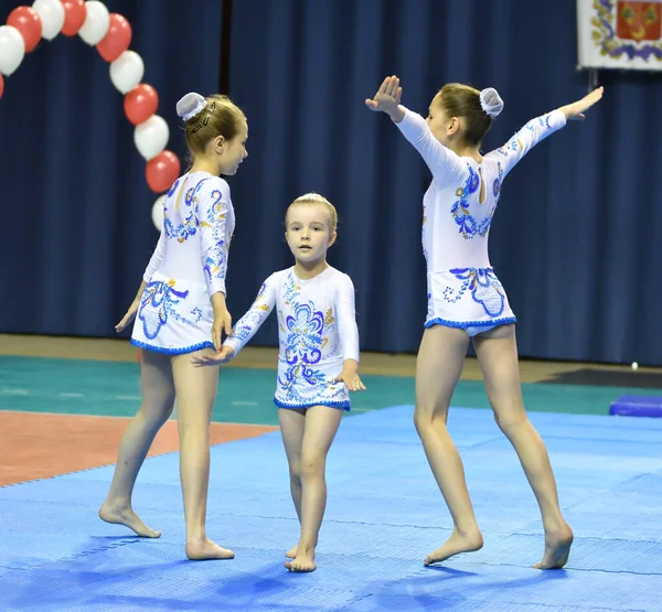 Orenburg Oroszország May 2017 Years Girl Competin Sports Acrobatics Open — Stock Fotó