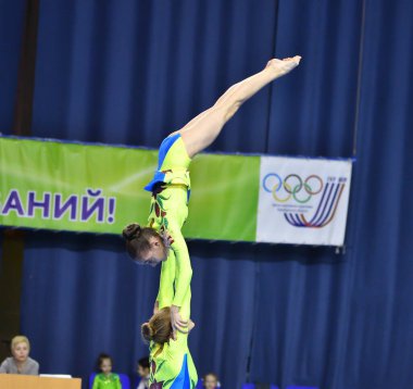 Orenburg, Rusya, 26-27 Mayıs 2017: Kız spor akrobasi dalında Orenburga Açık Şampiyonası 'nda spor akrobasisinde mücadele ediyor.