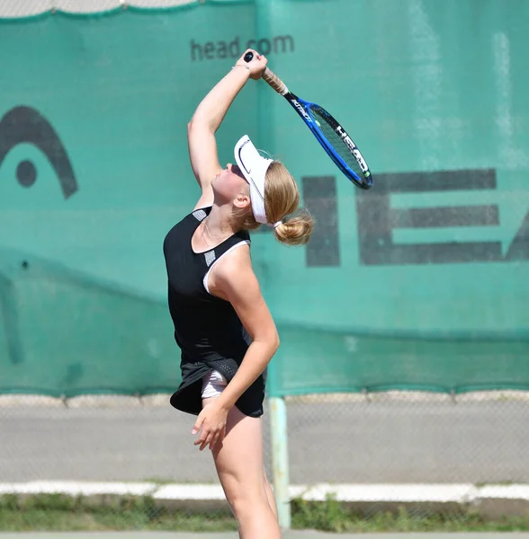 Orenburg Russie Août 2017 Année Jeune Fille Jouant Tennis Sur — Photo