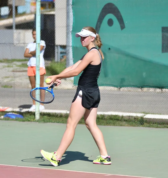 Orenburg Russia August 2017 Έτος Κορίτσι Που Παίζει Τένις Στα — Φωτογραφία Αρχείου