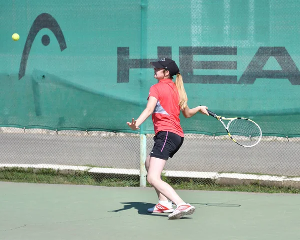 Orenburg Rússia Agosto 2017 Ano Menina Jogando Tênis Nos Prêmios — Fotografia de Stock