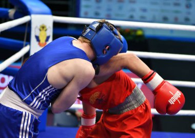 Orenburg, Rusya - 7 Mayıs 2017: Çocuk boksörler arasında 1999-2000 yılları arasında Rusya Şampiyonası 'na katılan boksörler