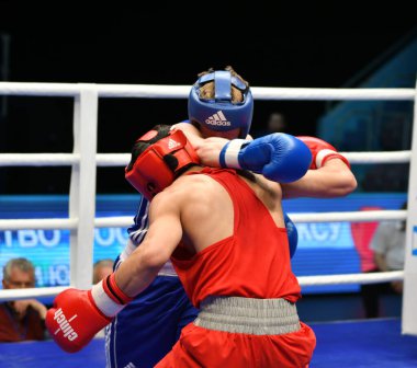 Orenburg, Rusya - 7 Mayıs 2017: Çocuk boksörler arasında 1999-2000 yılları arasında Rusya Şampiyonası 'na katılan boksörler