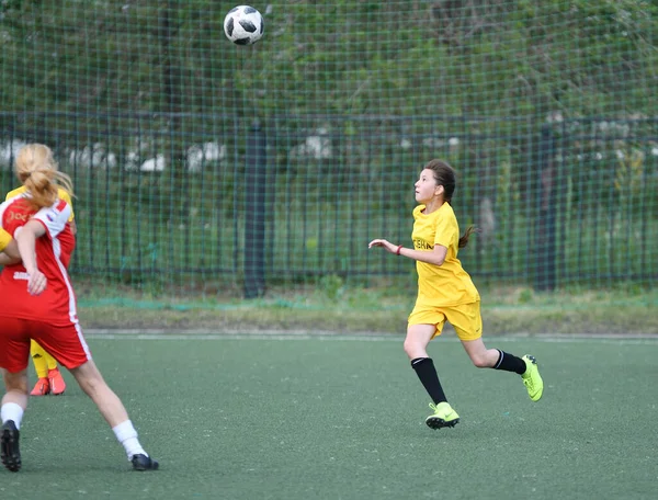 オレンブルク ロシア 6月2019年 女の子は ロシアの日に捧げサッカー女子トーナメントを再生します — ストック写真