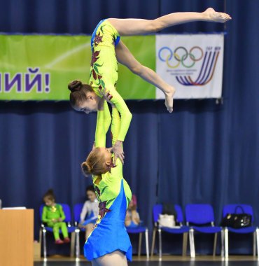 Orenburg, Rusya, 26-27 Mayıs 2017: Kız spor akrobasi dalında Orenburga Açık Şampiyonası 'nda spor akrobasisinde mücadele ediyor.