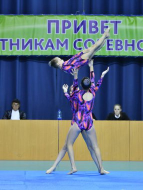 Orenburg, Rusya, 26-27 Mayıs 2017: Kız spor akrobasi dalında Orenburga Açık Şampiyonası 'nda spor akrobasisinde mücadele ediyor.
