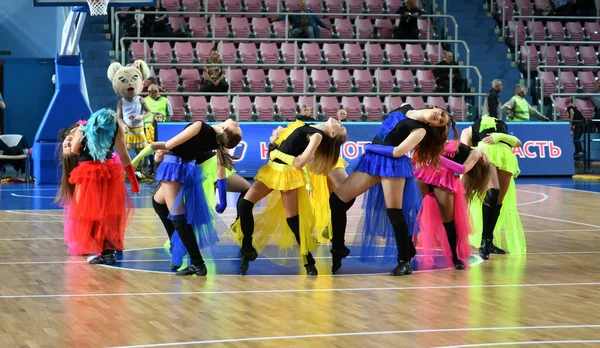 Orenburg Rosja Października 2019 Cheerleaderki Występują Meczu Koszykówki Meczu Mistrzostwo — Zdjęcie stockowe