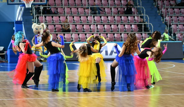 Orenburg Rusia Octubre 2019 Las Niñas Animadoras Actúan Partido Baloncesto — Foto de Stock