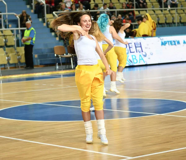 Orenburg Rusland Oktober 2019 Cheerleading Meisjes Treden Tijdens Een Basketbalwedstrijd — Stockfoto