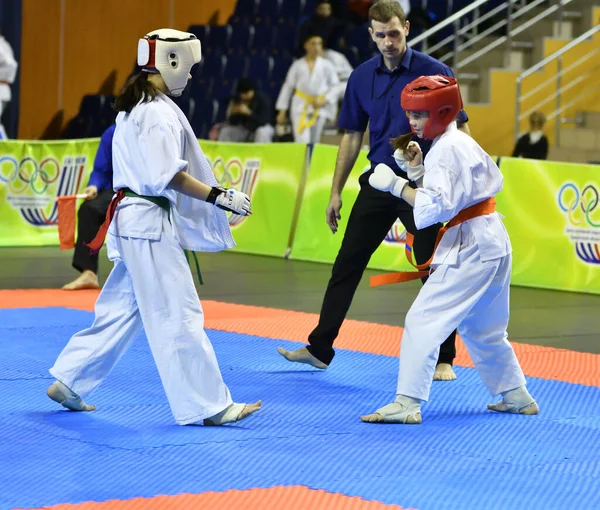 Orenburg Russland März 2017 Jahr Mädchen Karate Wettbewerb Auf Der — Stockfoto