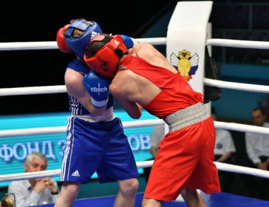 Orenburg, Rusya - 7 Mayıs 2017: Çocuk boksörler arasında 1999-2000 yılları arasında Rusya Şampiyonası 'na katılan boksörler