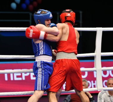 Orenburg, Rusya - 7 Mayıs 2017: Çocuk boksörler arasında 1999-2000 yılları arasında Rusya Şampiyonası 'na katılan boksörler