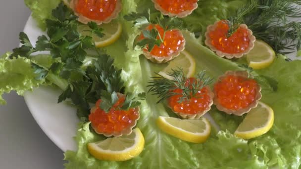 Tartlet Caviar Roșu Placă Tăiere — Videoclip de stoc