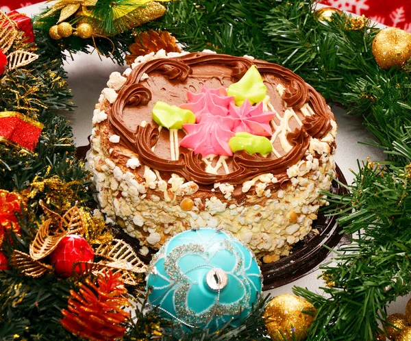 Stock image Biscuit cake with cream and decorations for Christmas 