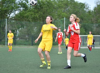  Orenburg, Rusya - 12 Haziran 2019: Rusya Günü 'ne adanmış kadınlar futbol turnuvası