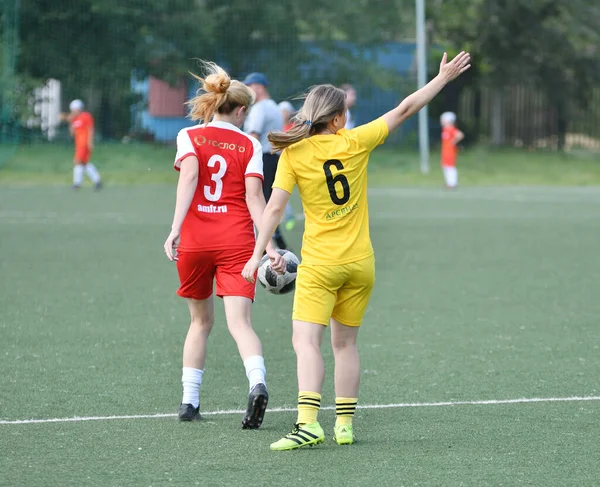 オレンブルク ロシア 6月2019年 女の子は ロシアの日に捧げサッカー女子トーナメントを再生します — ストック写真