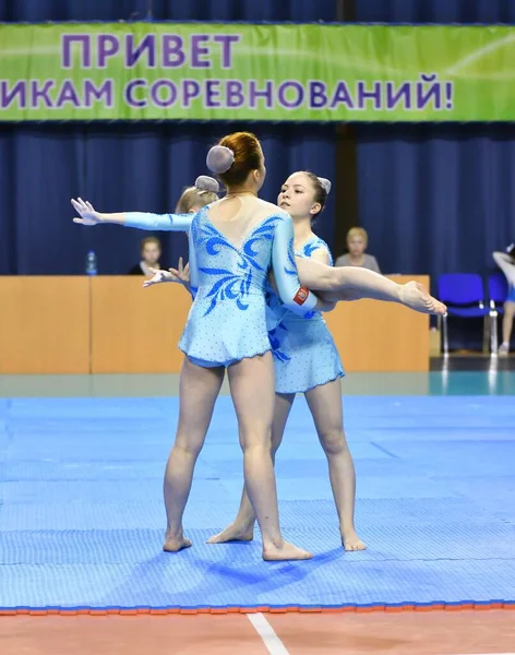 2017年5月26日至27日 俄罗斯奥伦堡 女子在Orenburga公开锦标赛上参加体育杂技比赛 — 图库照片
