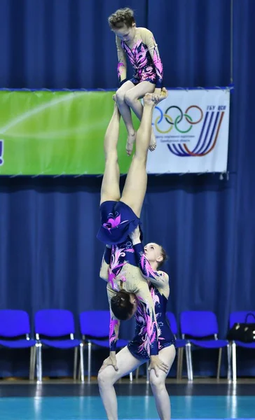 Orenburg Rusia Mayo 2017 Años Chica Compite Acrobacias Deportivas Open —  Fotos de Stock