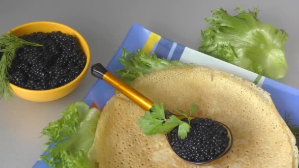 Crêpes Caviar Noir Herbes Fraîches — Video