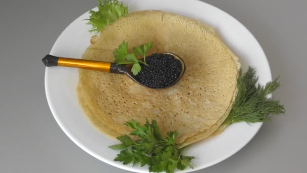 Crêpes Caviar Noir Herbes Fraîches — Video