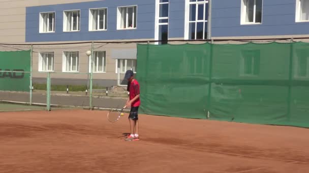 Orenburg Russie Août 2017 Année Des Garçons Jouent Tennis Sur — Video