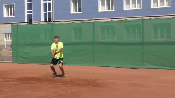 Orenburg Russia August 2017 Έτος Αγόρια Παίζουν Τένις Στα Βραβεία — Αρχείο Βίντεο