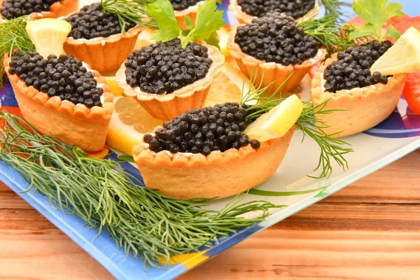 Tartlets Com Caviar Preto Verduras Frescas — Fotografia de Stock