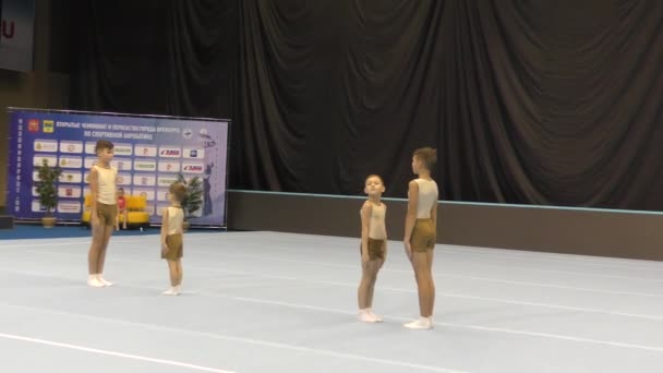 Orenburg Rusia Diciembre 2017 Los Niños Compiten Acrobacias Deportivas Campeonato — Vídeos de Stock