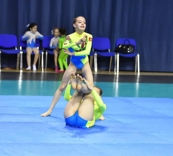 Orenburg Rússia Maio 2017 Anos Menina Competir Acrobacias Esportivas Open — Fotografia de Stock