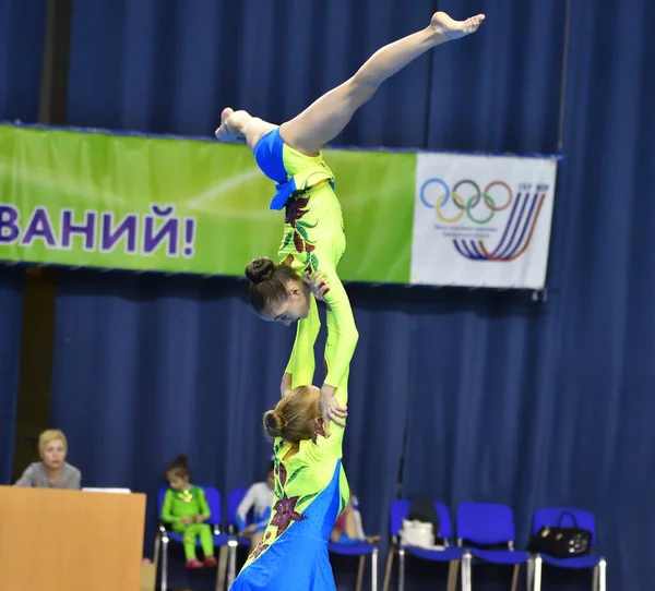 Orenburg, Rusya, 26-27 Mayıs 2017: Kız spor akrobasi dalında Orenburga Açık Şampiyonası 'nda spor akrobasisinde mücadele ediyor.