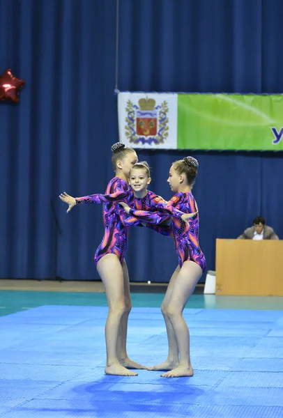Orenburg Rússia Maio 2017 Anos Menina Competir Acrobacias Esportivas Open — Fotografia de Stock