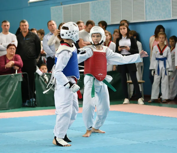 Orenburg Rosja Października 2019 Chłopcy Rywalizują Taekwondo Koreańskie Sztuki Walki — Zdjęcie stockowe